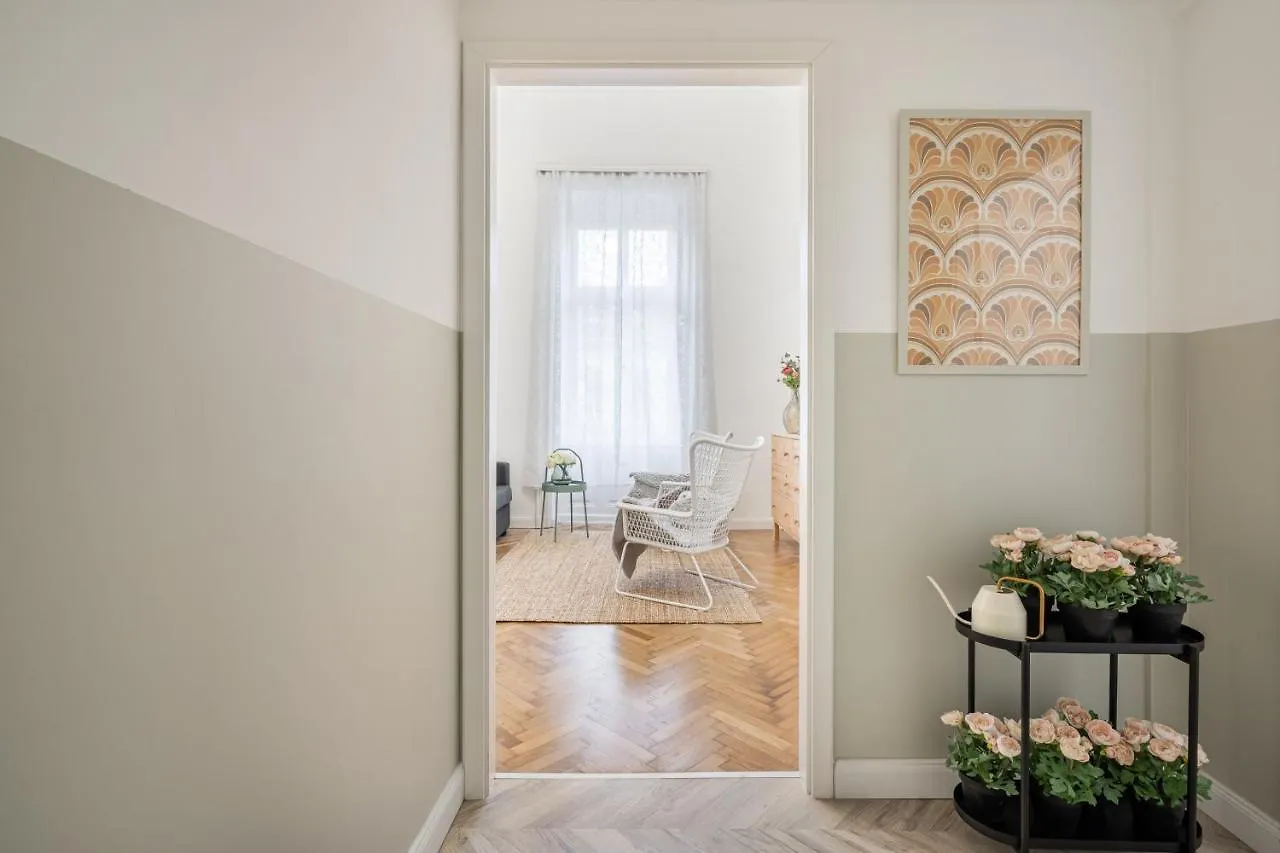 Atmos Glare Apartment Budapest