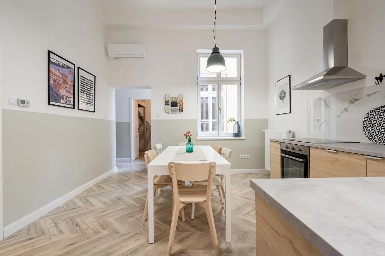 Atmos Glare Apartment Budapest 0*,  Hungary