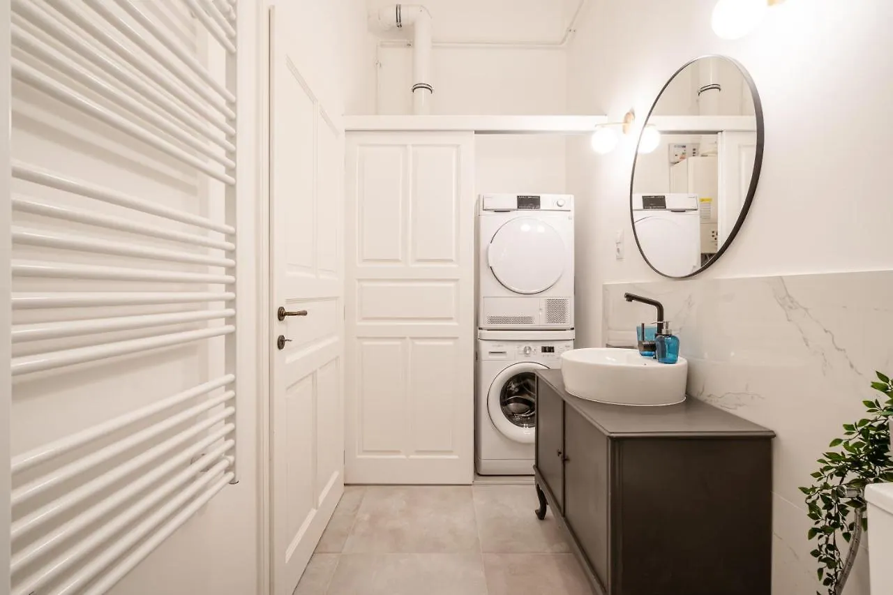 Atmos Glare Apartment Budapest