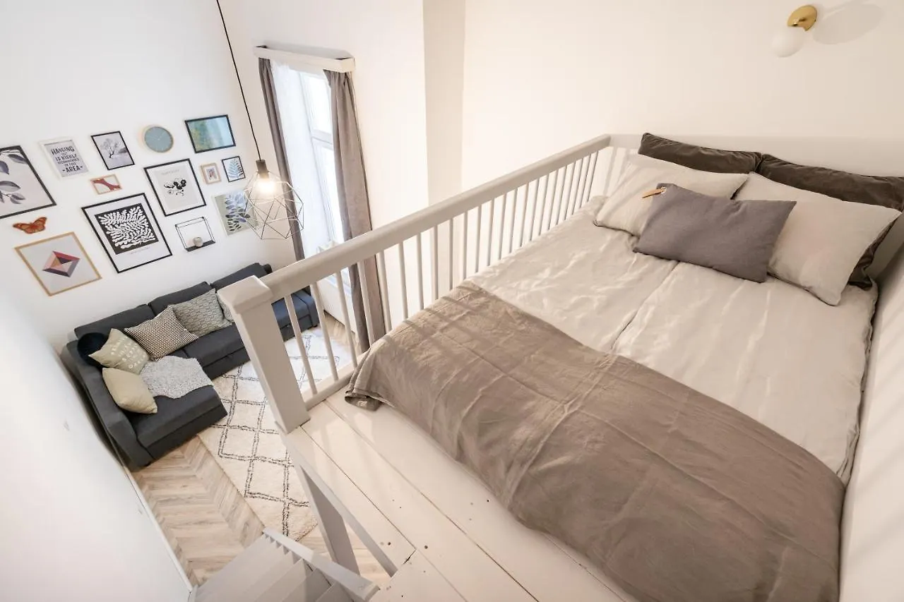 Atmos Glare Apartment Budapest